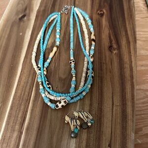 Very cute 4strand choker length necklace with extender to be worn longer.